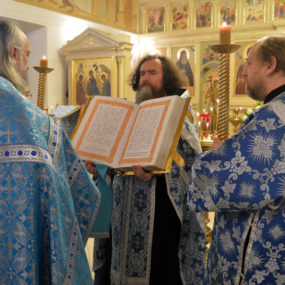 Богослужение в в Свято-Никольском храме села Макарово