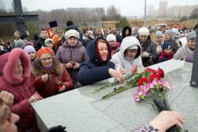 На освящение Поклонного Креста пришли сотни жителей Черноголовки