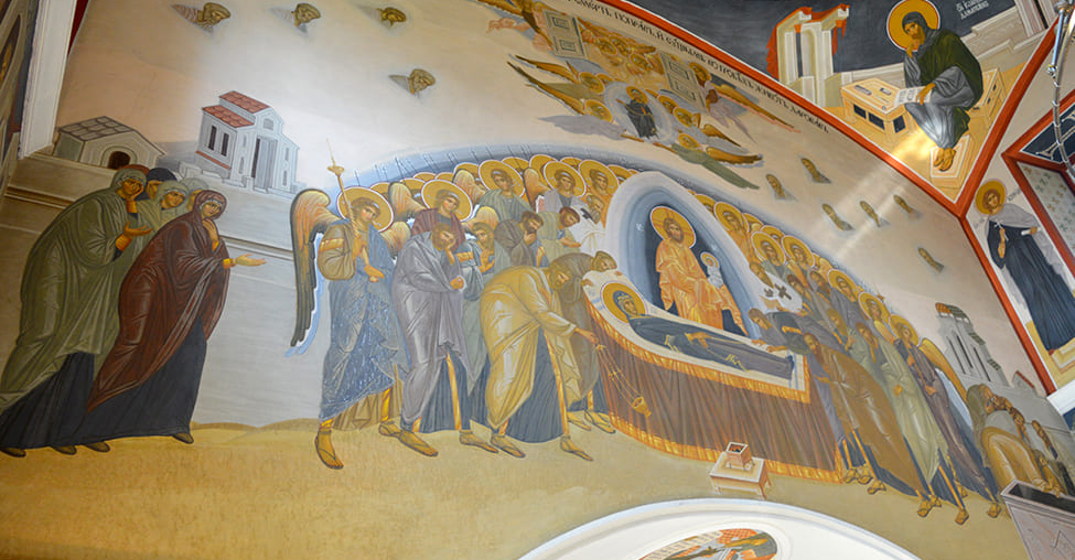 Фреска Успение Пресвятой Богородицы на западной стене центральной части в Свято-Никольском храме в селе Макарово.