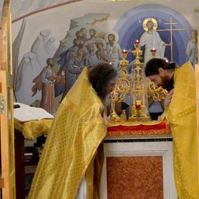 19 декабря 2021 года в Никольском храме в селе Макарово Божественную Литургию совершил настоятель храма протоиерей Андрей Фёдоров и священник Иоанн Анисимов.
