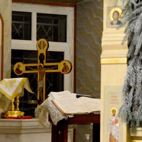 Праздничная Божественная Литургия началась в полночь 7 января 2022 года.