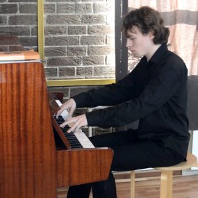 20 февраля 2022 года после Божественной Литургии состоялся в приходском домике Свято-Никольского храма в селе Макарово концерт классической музыки.