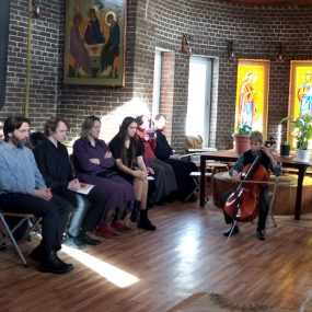 20 февраля 2022 года после Божественной Литургии состоялся в приходском домике Свято-Никольского храма в селе Макарово концерт классической музыки.