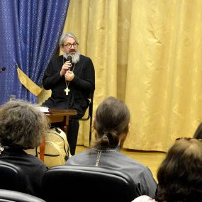 13 марта 2022 года в Большой Гостиной г. Черноголовки состоялась встреча с удивительным человеком - иеромонахом Джованни Гуайта - итальянцем, который уже 36 лет живет в России, а с 2014 года является штатным клириком прихода храма Космы и Дамиана в Шубине в Москве.