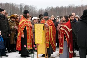 10 февраля 2008 года. Собор новомучеников и исповедников Церкви Русской. Молебен на месте будущего храма в г. Черноголовка.