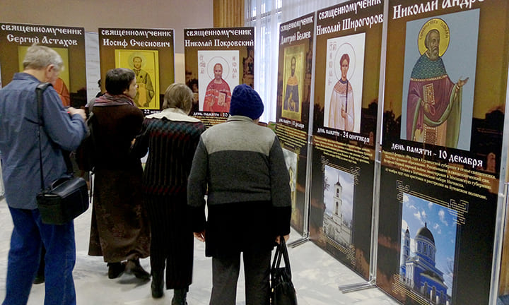 После освящения Поклонного креста в Черноголовке прошла историческая конференция «Россия в XX веке. Трагедия и величие». 11 ноября 2017 годаДом ученых распахнул свои двери для тех, кому была интересна история нашей страны в изломах первой половины XX века, ее духовные взлеты и поражения.