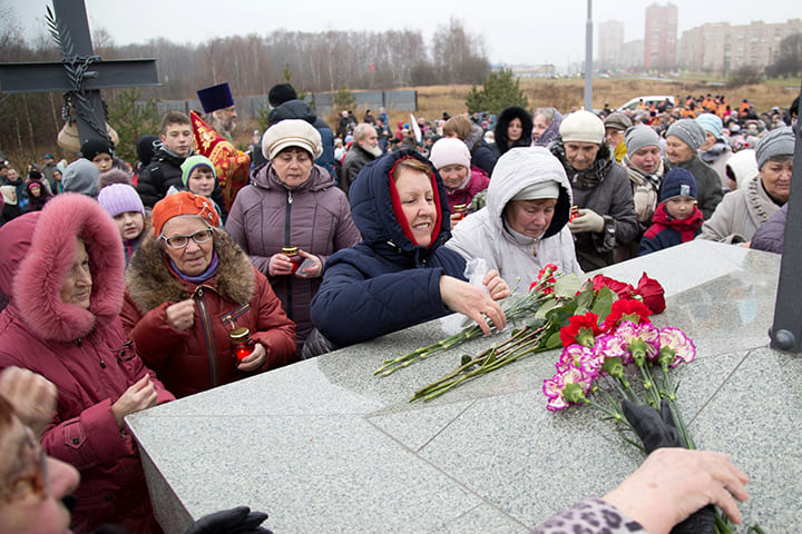 11 ноября в Черноголовке был освящен установленный на Центральной улице Поклонный крест - в память обо всех пострадавших в годы гонений после 1917 года. Торжественная церемония состоялась при большом стечении народа, на месте предполагаемого строительства Храма в честь новомучеников и исповедников Российских.