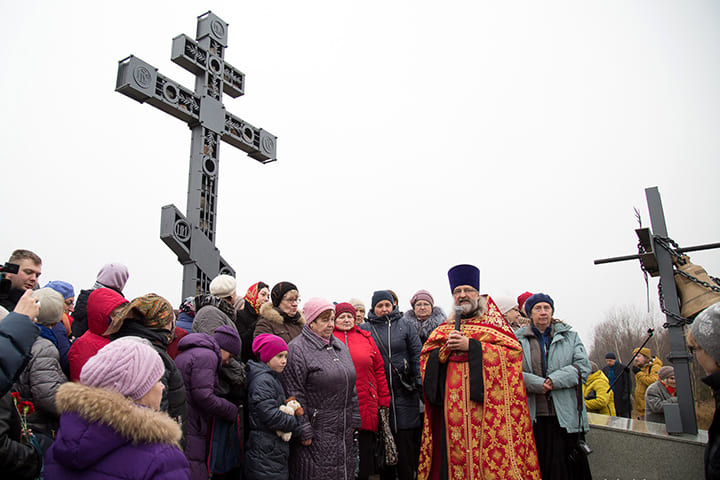 11 ноября в Черноголовке был освящен установленный на Центральной улице Поклонный крест - в память обо всех пострадавших в годы гонений после 1917 года. Торжественная церемония состоялась при большом стечении народа, на месте предполагаемого строительства Храма в честь новомучеников и исповедников Российских.