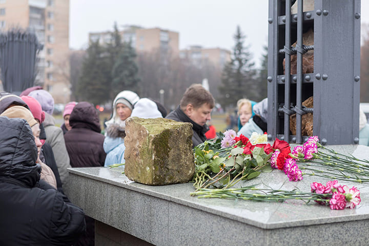 11 ноября в Черноголовке был освящен установленный на Центральной улице Поклонный крест - в память обо всех пострадавших в годы гонений после 1917 года. Торжественная церемония состоялась при большом стечении народа, на месте предполагаемого строительства Храма в честь новомучеников и исповедников Российских.